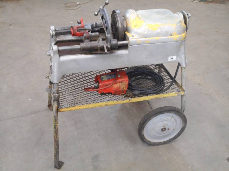 lot 14 image: Commercial Ridgid 120Volt Pipe Thre...