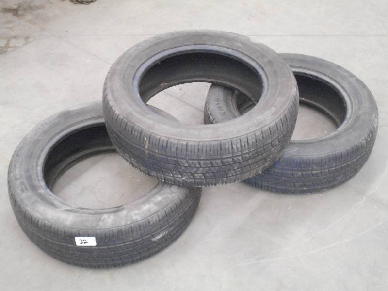 lot 32 image: (3) P2056016 Tires, Good Tread ...