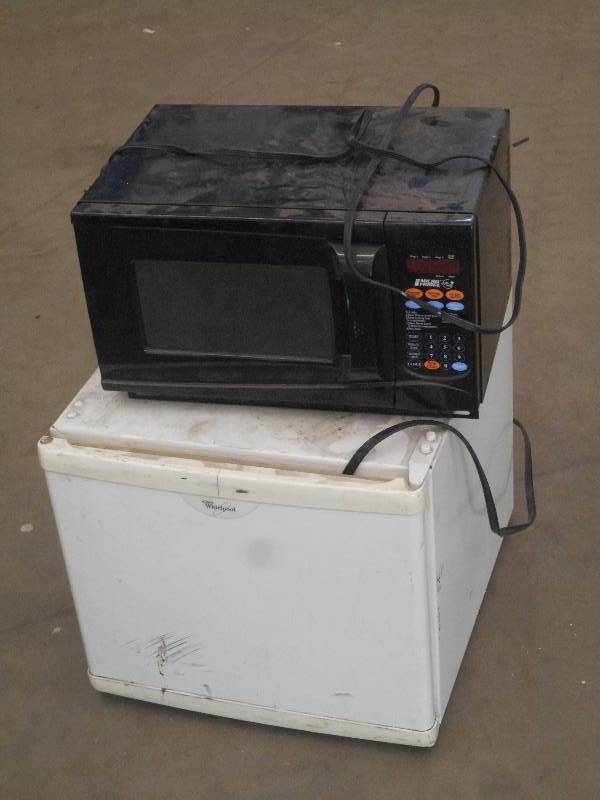 lot 43 image: (1) Whirlpool Mini Fridge & (1) Mic...