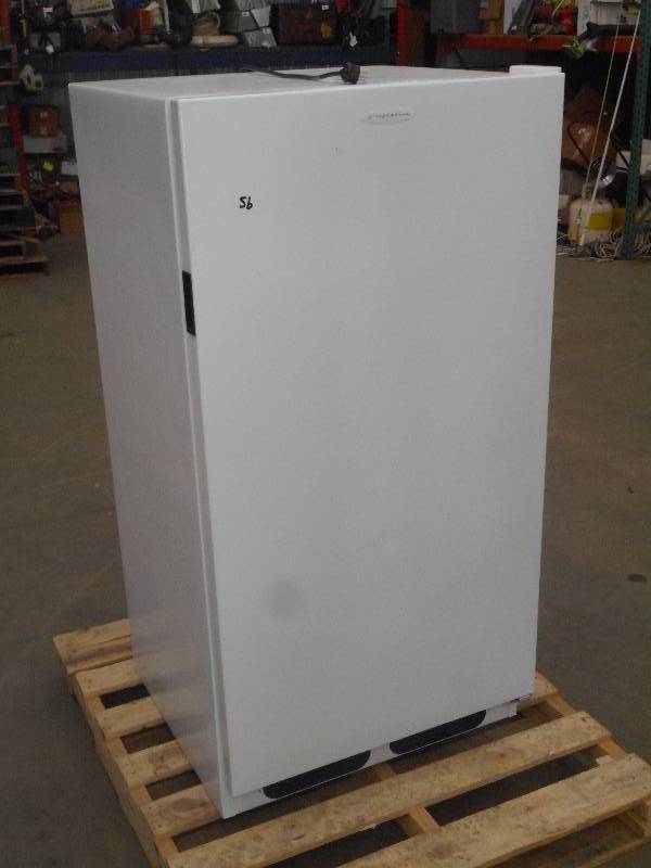 lot 56 image: Frigidaire 115Volt Freezer, 5ft Hei...