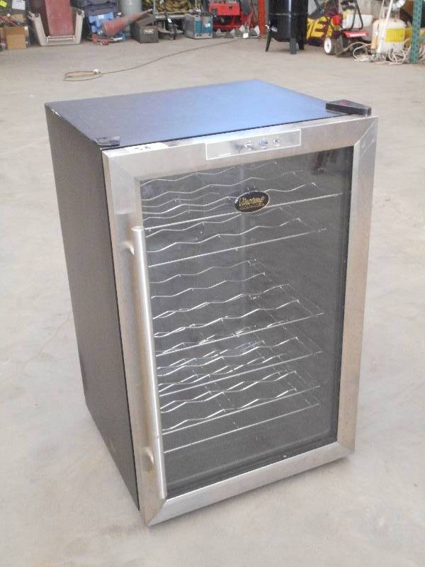 lot 58 image: VinoTemp Glass-Front 115Volt Wine C...
