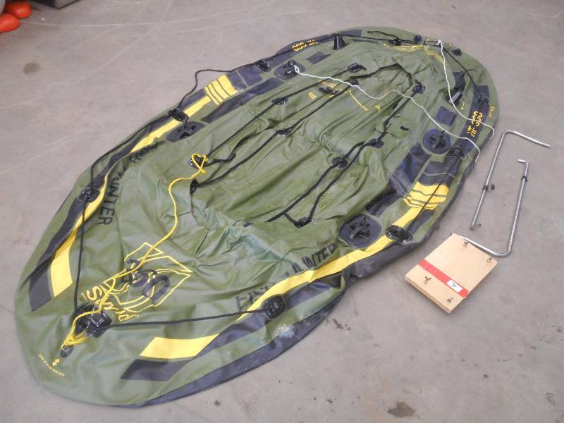 lot 70 image: Sevylor Fish Hunter 360 Inflatible ...