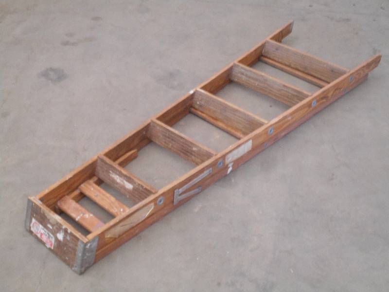 lot 74 image: Keller 6ft Wooden Step Ladder ...