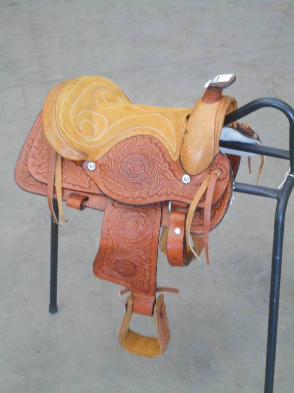 lot 91 image: 11 Show Saddle With Very Nice Tool...