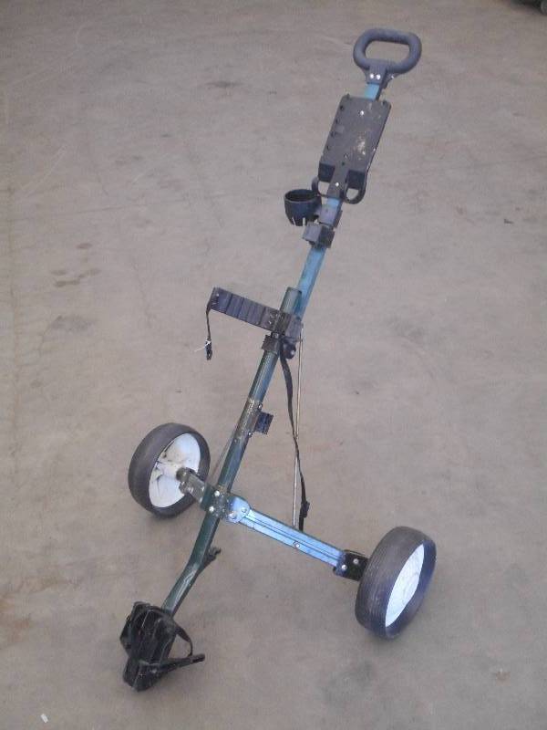 lot 102 image: Spaulding Foldable Golf Bag Caddy ...