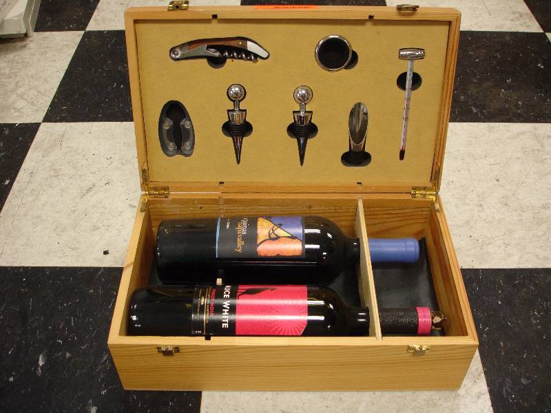 lot 20 image: Wine kit