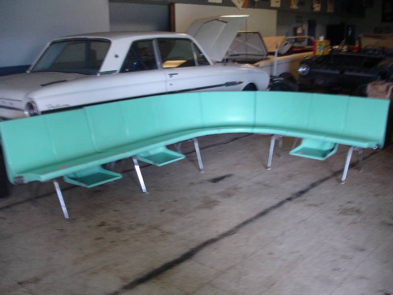 lot 28 image: Brunswick Seating