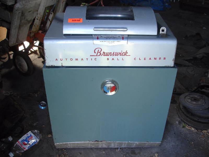lot 30 image: Brunswick ball washer