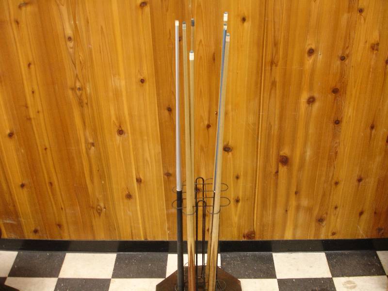 lot 31 image: Pool Cues