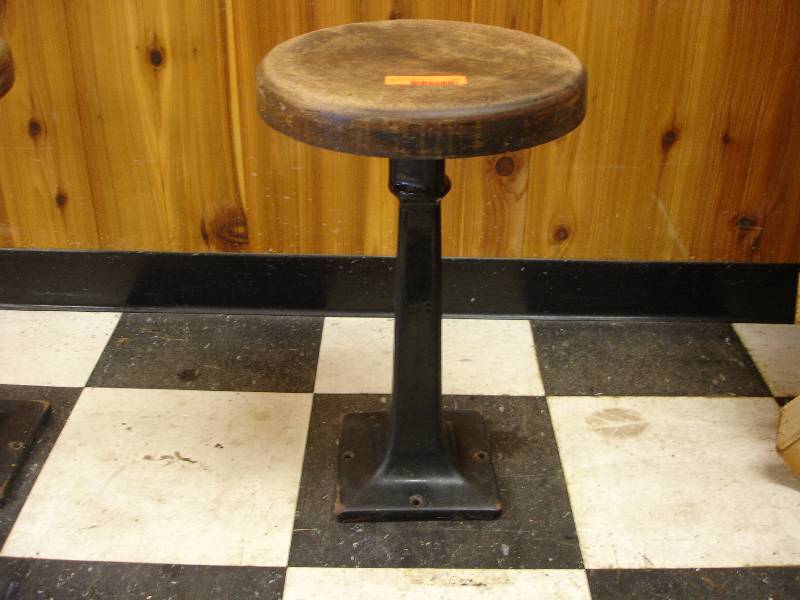 lot 32 image: Stool