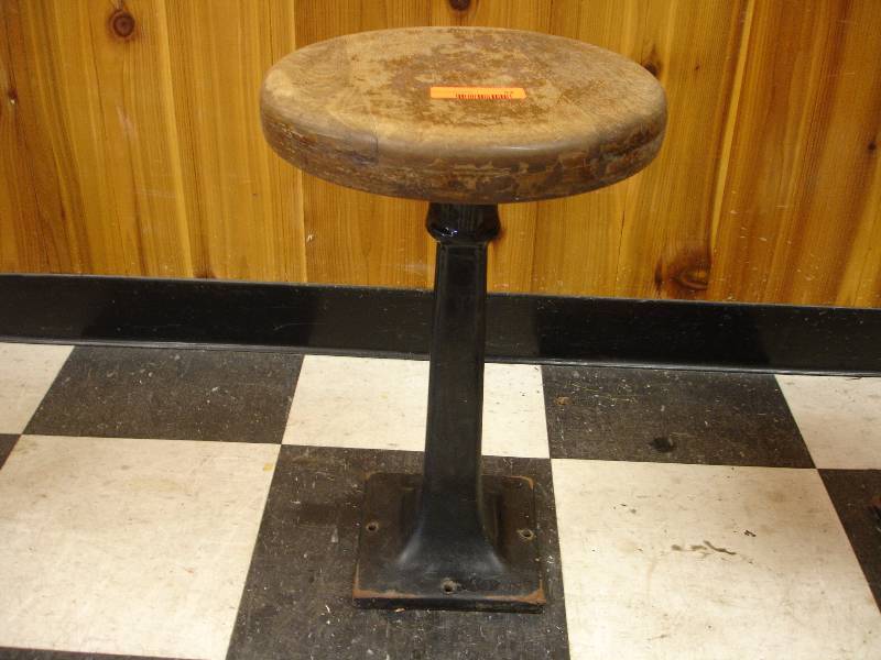 lot 33 image: Stool