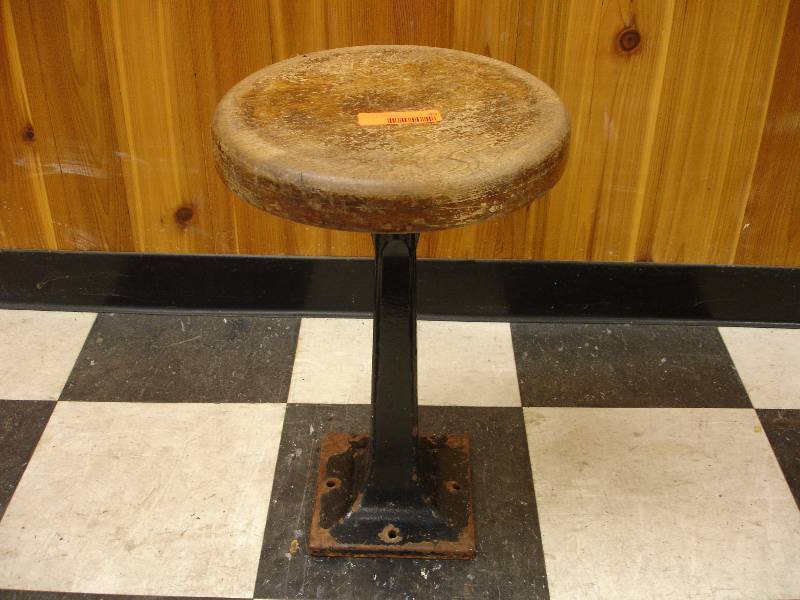 lot 40 image: Stool