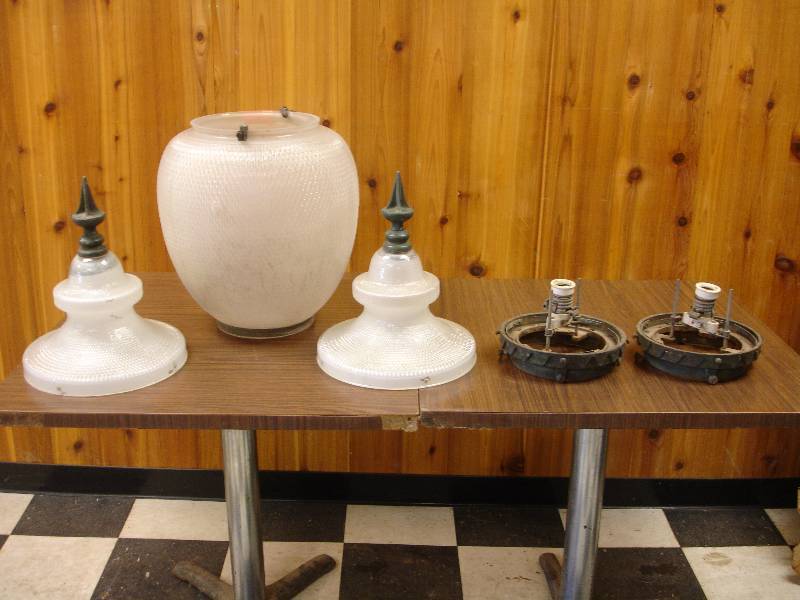 lot 46 image: Street Lamp Parts