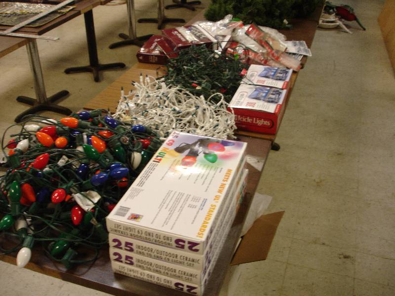 lot 78 image: Christmas Items