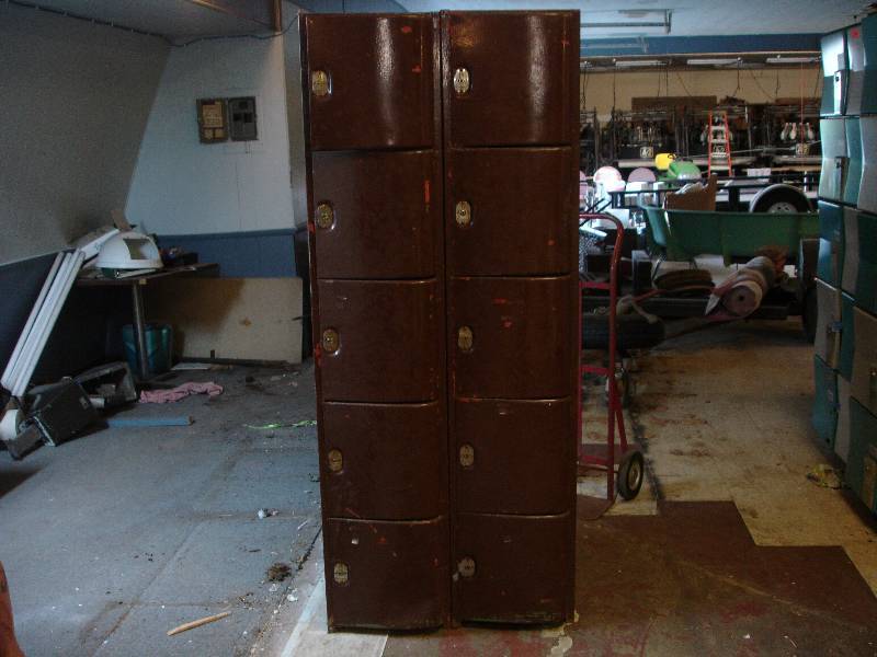 lot 114 image: Lockers