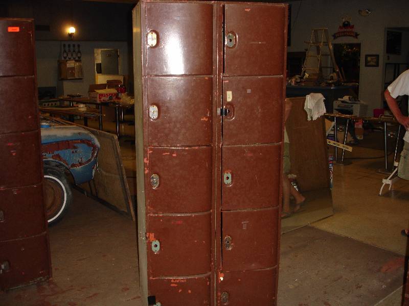 lot 115 image: Lockers