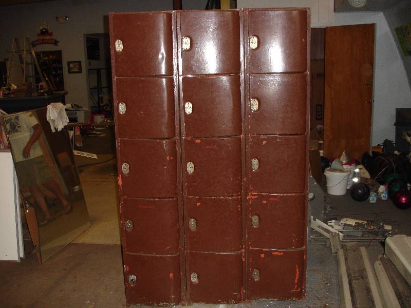 lot 116 image: Lockers