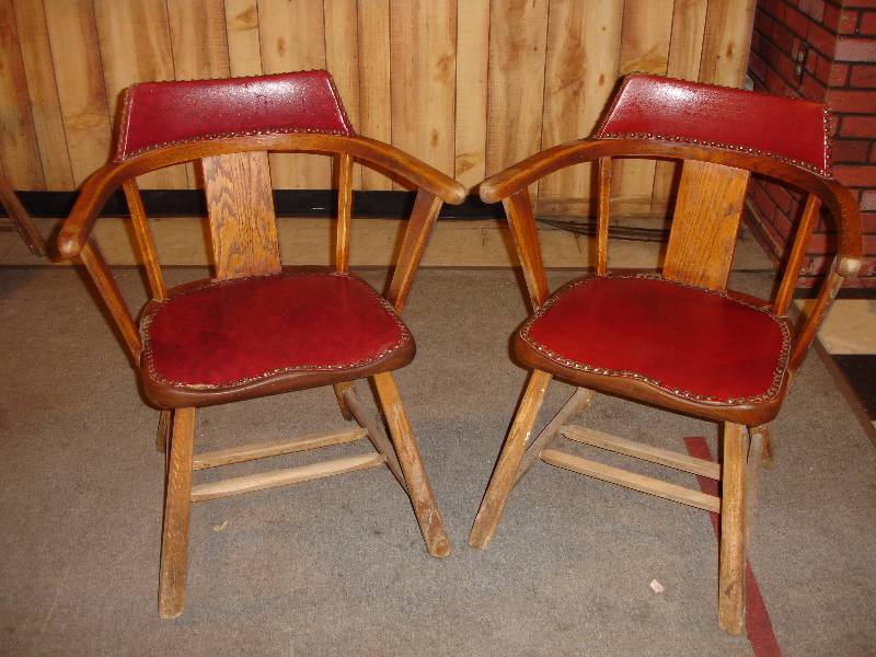 lot 123 image: Chairs