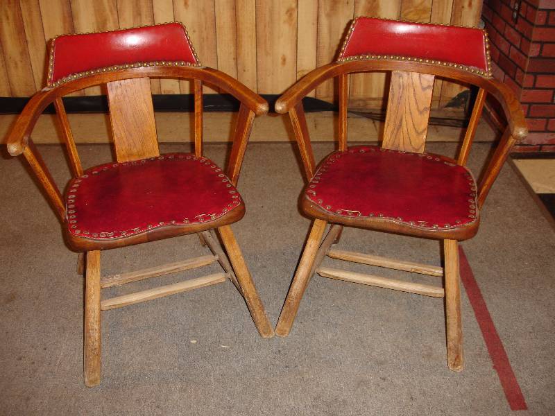 lot 128 image: Chairs