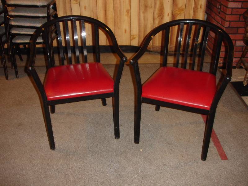 lot 138 image: Chairs