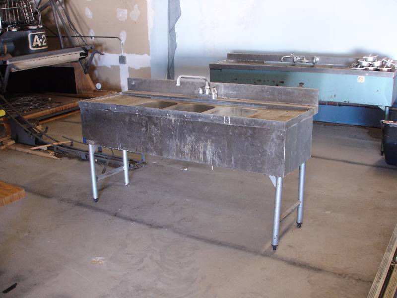 lot 165 image: Triple Sink