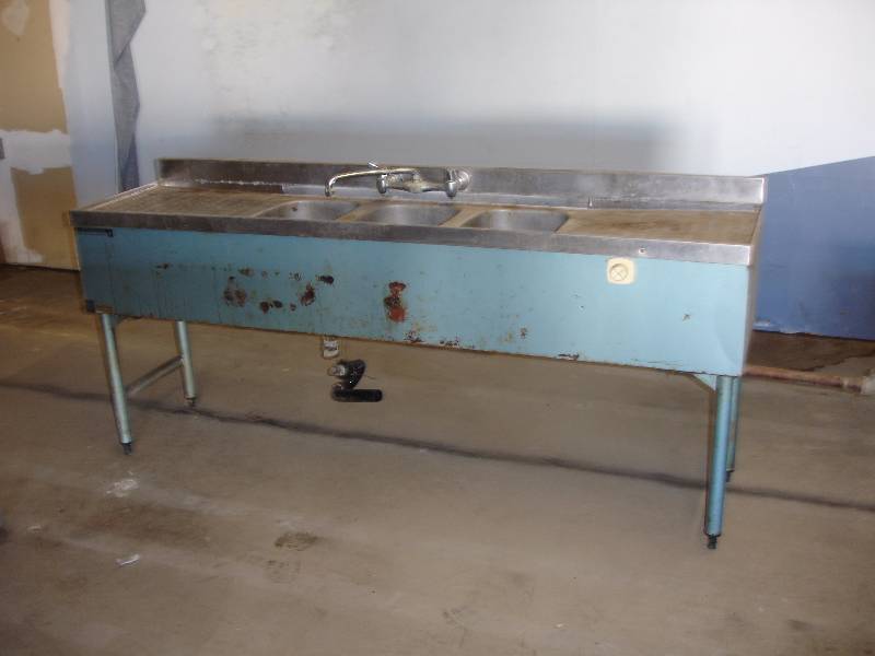 lot 166 image: Triple Sink