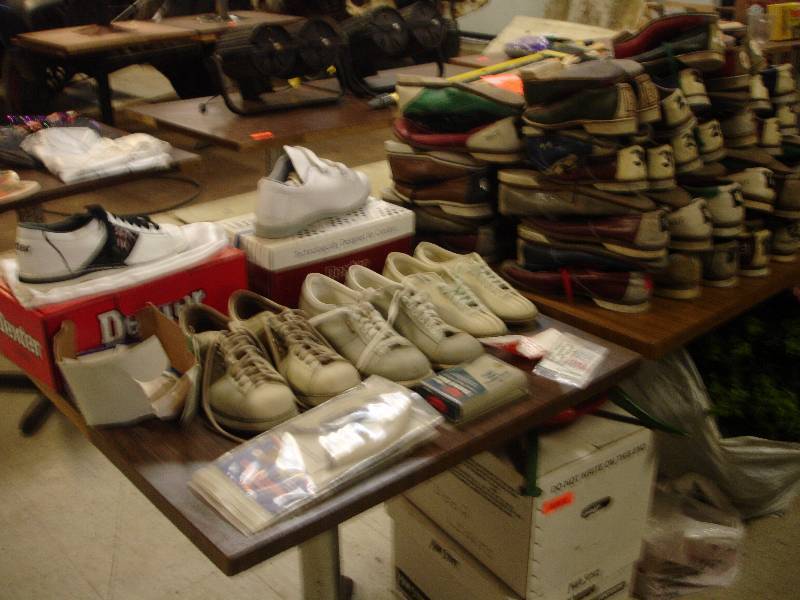 lot 184 image: Shoes
