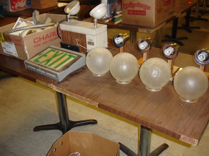 lot 185 image: Electrical Items