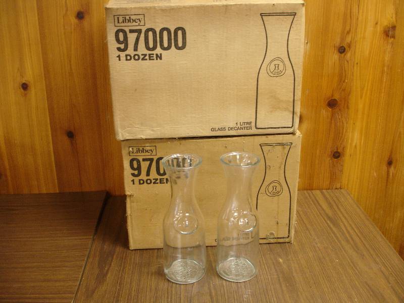 lot 197 image: 1 Liter Glass Decanter