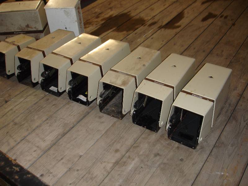 lot 202 image: Several Tissue Dispensers