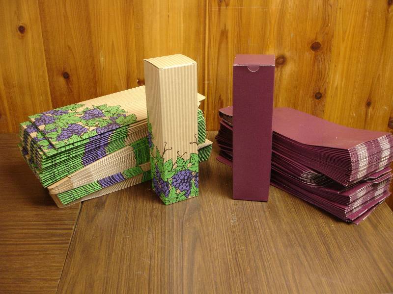 lot 215 image: Wine Bottle Gift Boxes