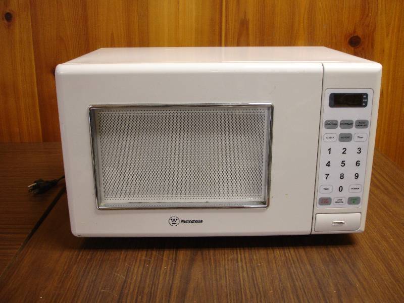 lot 219 image: Westinghouse Microwave Oven