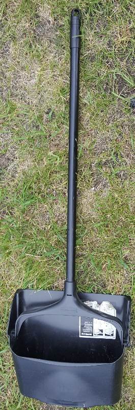 Dust pan without broom