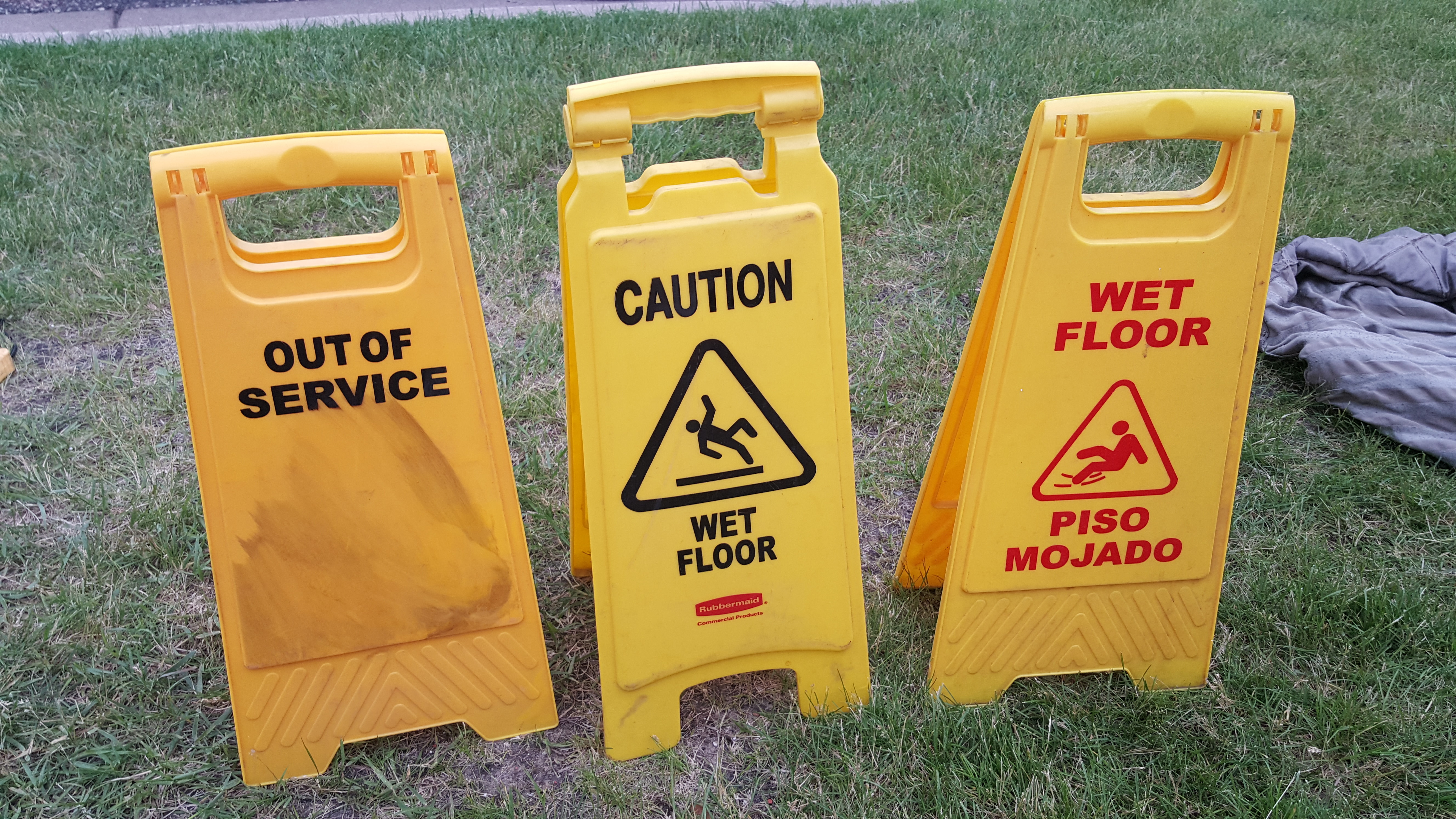 Lot of three safety signs