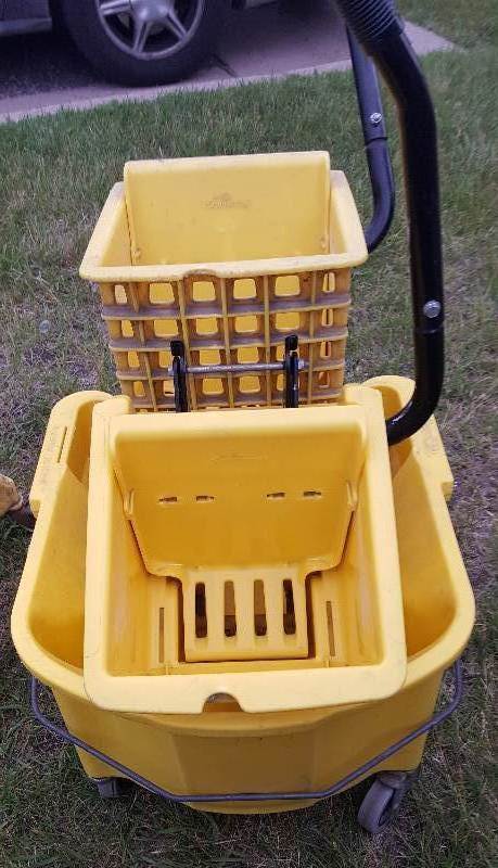 Two industrial mop buckets, two top ring