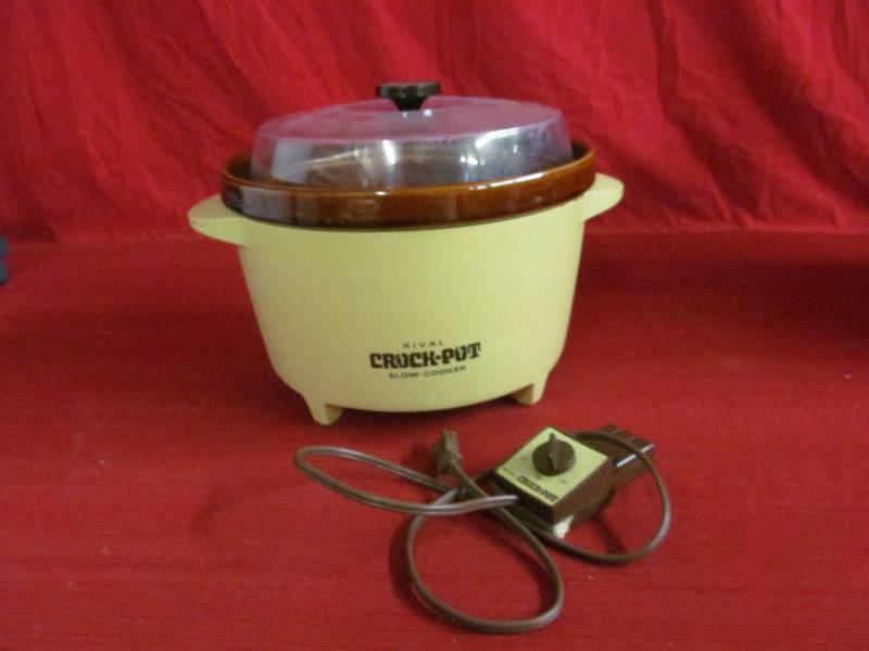 lot 6 image: Crock Pot