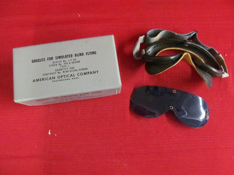 lot 10 image: Goggles