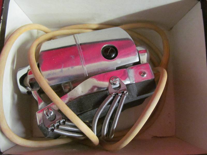 lot 16 image: Vintage Massager