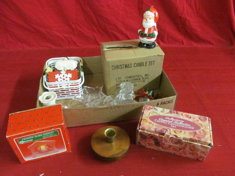 lot 19 image: Candle Holders