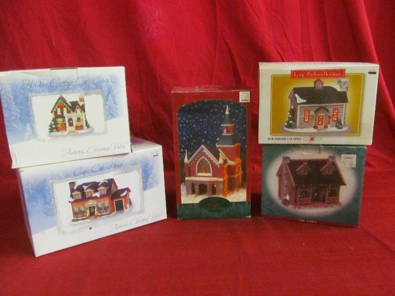 lot 20 image: Lighted Village Houses