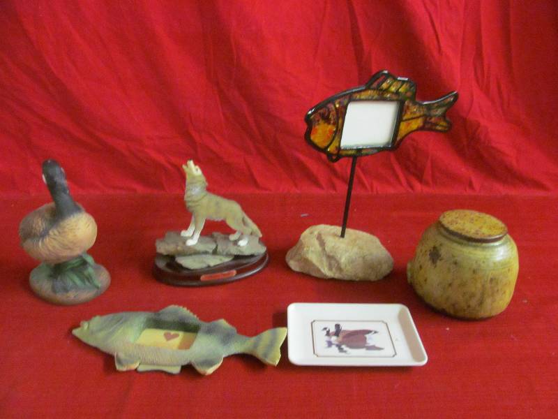 lot 21 image: Picture Frames