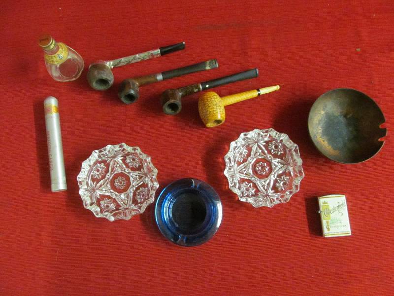 lot 22 image: Vintage Pipes