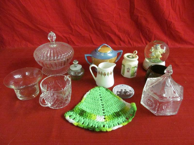 lot 23 image: Candy Dishes