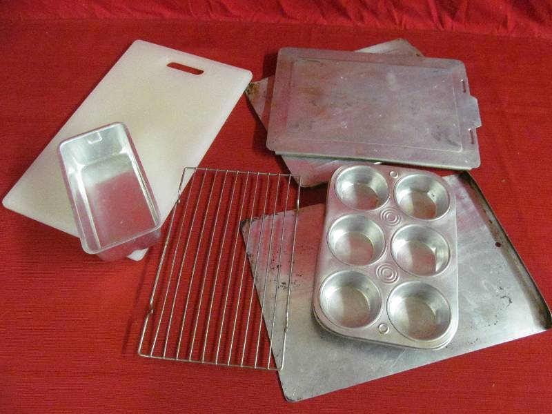 lot 25 image: Pans