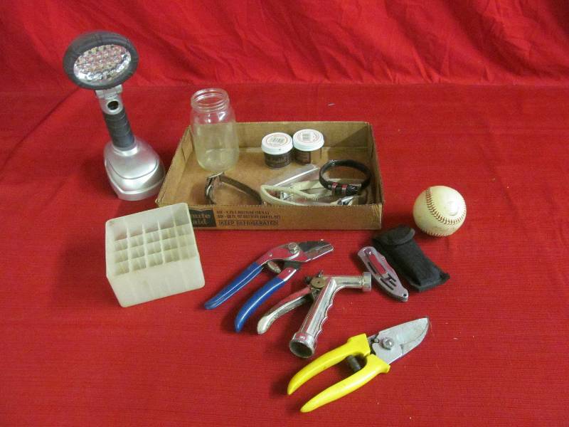lot 34 image: Pocket Knife