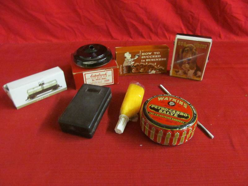 lot 35 image: Novelty Boxes
