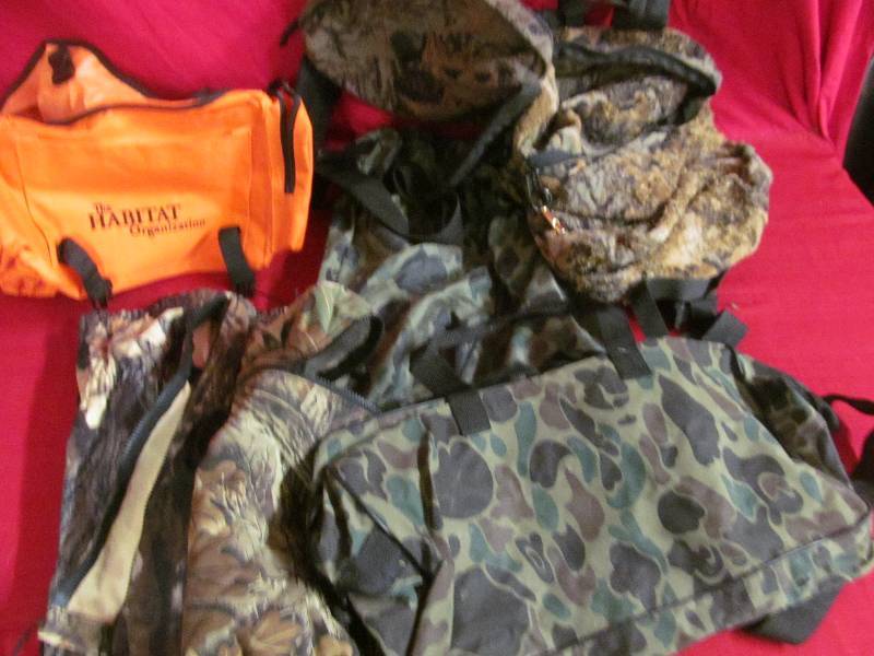 lot 50 image: Camouflage Bags
