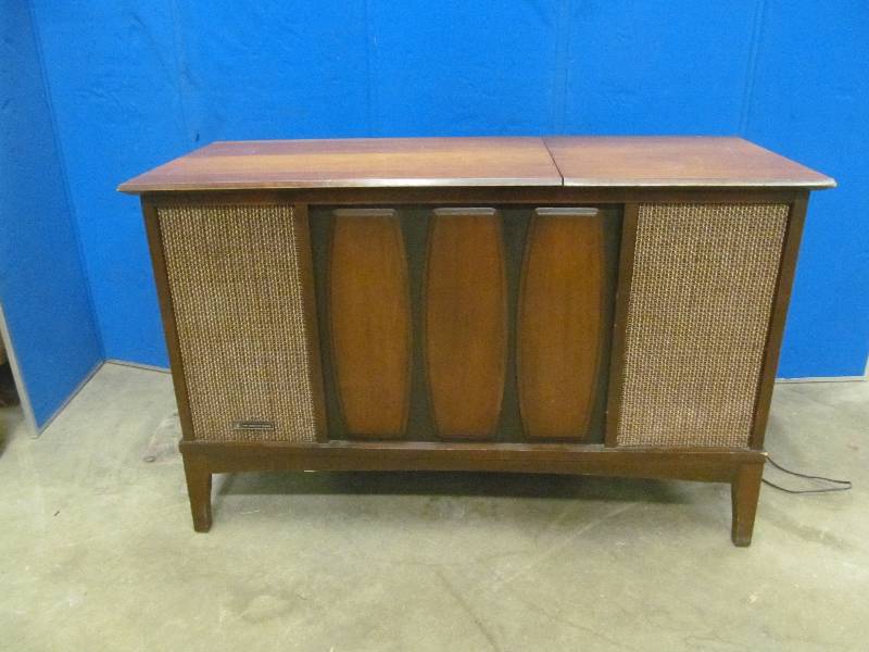 lot 65 image: Stereo Cabinet