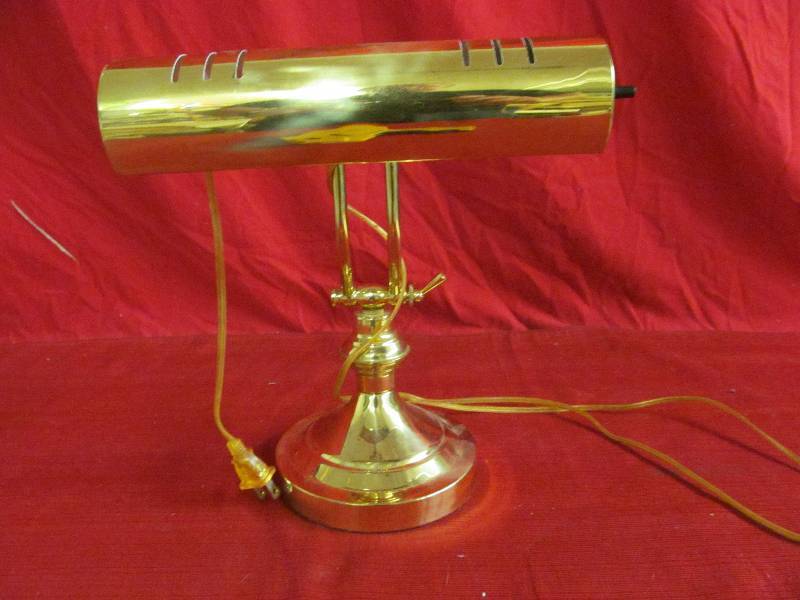 lot 72 image: Desk Light