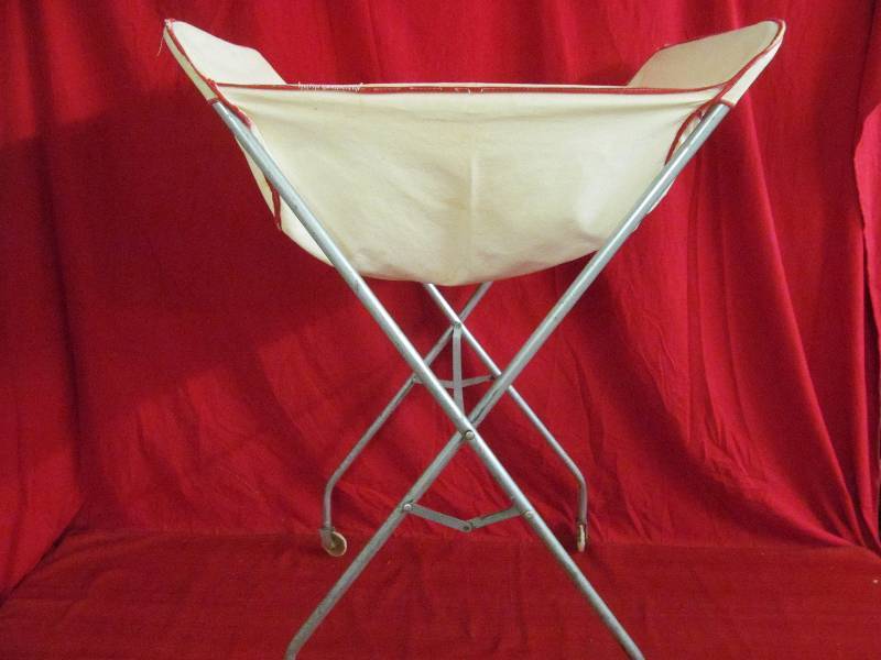 lot 83 image: Laundry Cart